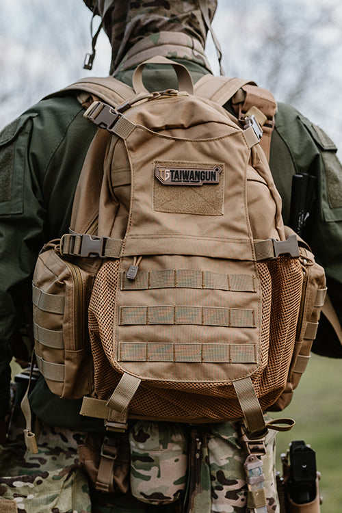 Tactical Rucksack mit Helm pocket - Coyote 10