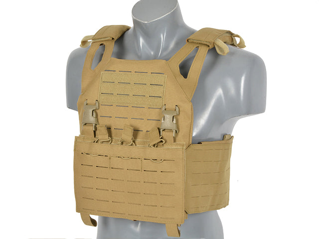 Laser-Cut "Buckle Up" Operator Plate Carrier mit Magazintasche Coyote AK/RPK M4/M16