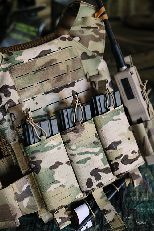 MOLLE-Tasche Panel Buckle Up Laser-Cut für 3 AR15/AK Magazine - Multicamo [8Fields] 6