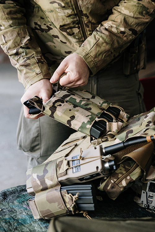MOLLE-Tasche Panel Buckle Up Laser-Cut für 3 AR15/AK Magazine - Multicamo [8Fields] 7