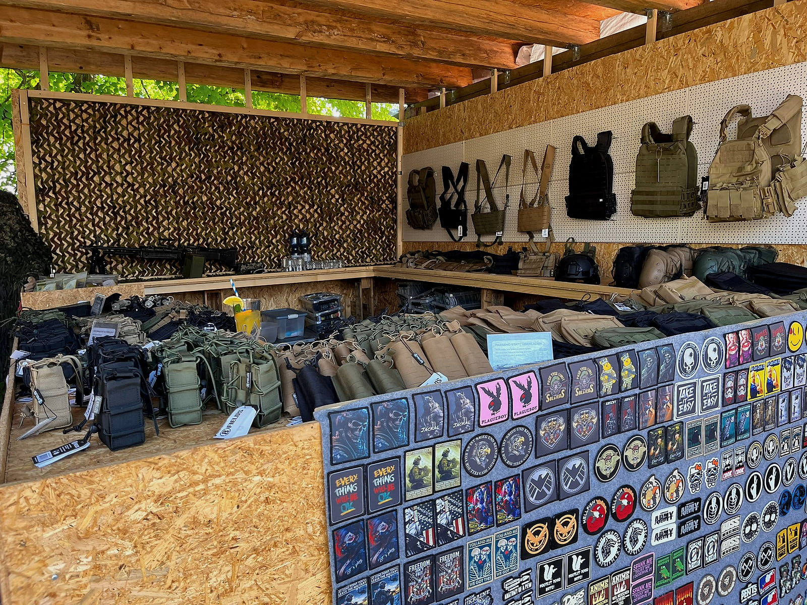 Ausrüstung und Zubehör im Wildlands-Verkaufsstand